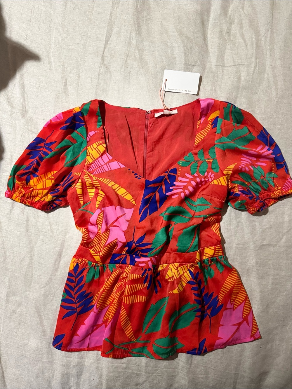 Skies Are Blue Women’s Red Tropical Print Top Size S Nwt